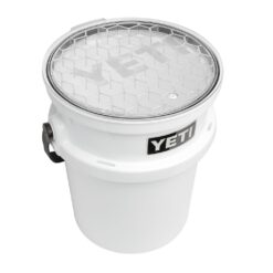 Yeti Loadout Bucket Lid 6 170761 LoadOut Accessories Lid OnBucket 1680x1024 1543192276139